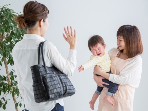 ★☆ゴルフ未経験OK！
★☆ゴルフの知識不要！
★☆ブランク復帰の方大歓迎！
★☆小さいお子さんのいる方も活躍中です！

Q. キャディさんって知ってますか？
A. キャディさんはお客様が快適にゴルフプレーをできるようにサポートをする人なんです！

Q.サポートって具体的にはどんなこと？
A. 主に4つの役割があります！

①お客様が安全にプレーができるように！
・カートが「動きます」「止まります」など声掛け
・ボールが隣に飛んだ時に「フォアー！」と声掛け
（フォアー！は危ない時の掛け声です）

②お客様が快適にプレーができるように！
・お客様が使うクラブの受け渡し
・打った後に汚れたクラブ… 提携保育園あり★週2日～  ★プライベート優先OK！ ★扶養枠OK｜勤務地：越生・東松山・鳩山・熊谷