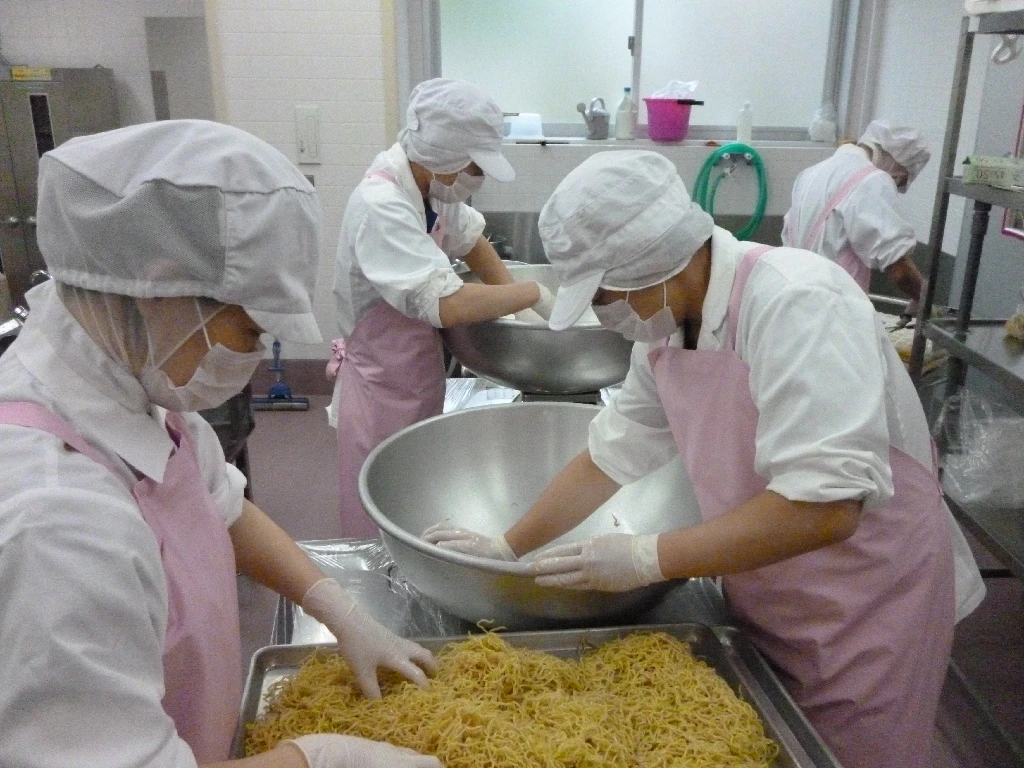 主婦 夫 活躍 正社員 協立給食株式会社 江戸川区学校給食調理スタッフ 葛西駅 の正社員求人情報 しゅふjob No 12553446