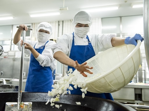 ＼平日の日中だけ！／≪給食調理スタッフ≫扶養内・社保加入など働き...