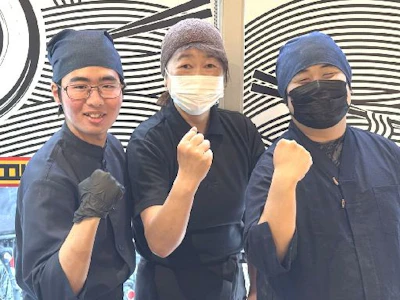 駅チカ人気ラーメン店のホール＆キッチンスタッフ
