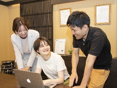 在宅ワークのIT企業の新入社員フォロー業務