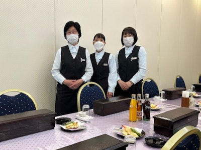 配膳スタッフ
