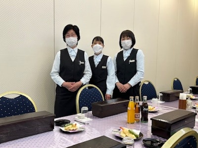 配膳スタッフ