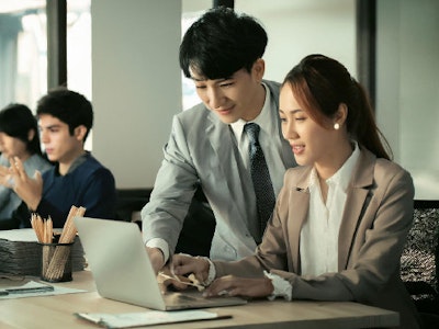 未経験歓迎の月25万円PC準備やアカウント発行　成長中IT企業