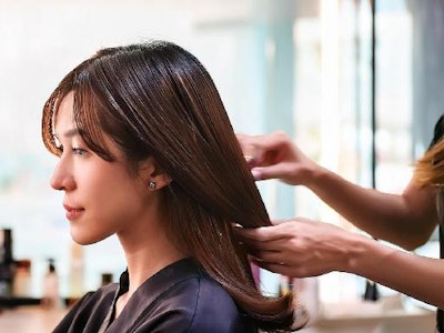 銀座三越のアクセサリーショップ　接客販売スタッフ