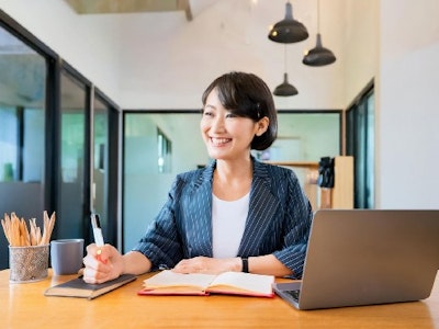 人気の進化系キャラクター企業　カードイラストの校正