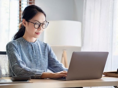 在宅ワークのIPO準備中マーケ企業　給与データチェックなど労務