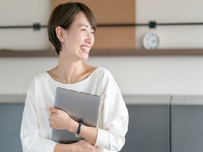 主婦(夫)に嬉しい専門学校にて　社会人向けスクールのサポート事務