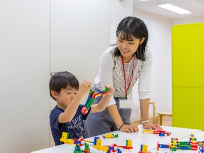 幼児・小学生向け　つくって学ぶものづくり教室の先生