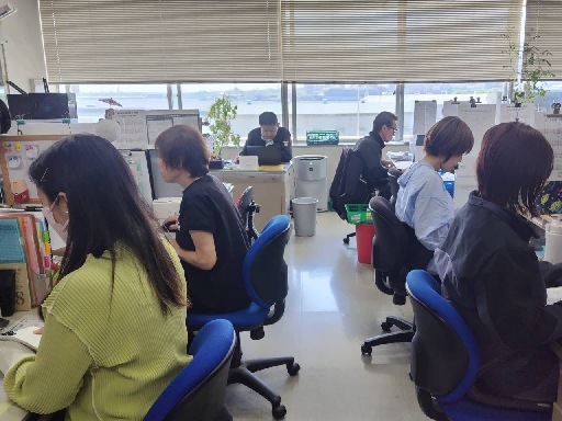 扶養枠ＯＫ♪未経験でも先輩がしっかり教えてくれるので安心。 販売...