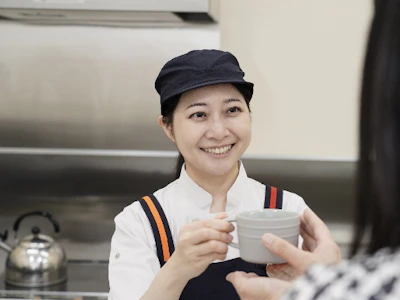 社員食堂で調理補助