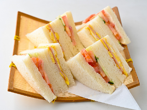 694-2大学内カフェでお仕事　カウンターで盛付や販売のお仕事　...