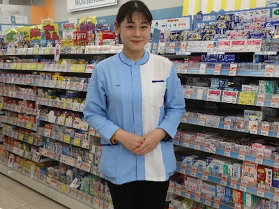 ドラッグストアで品出し・販売