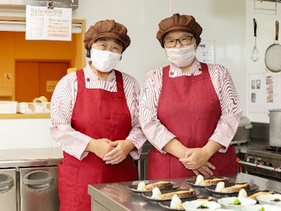 夕食作りの調理アシスタント