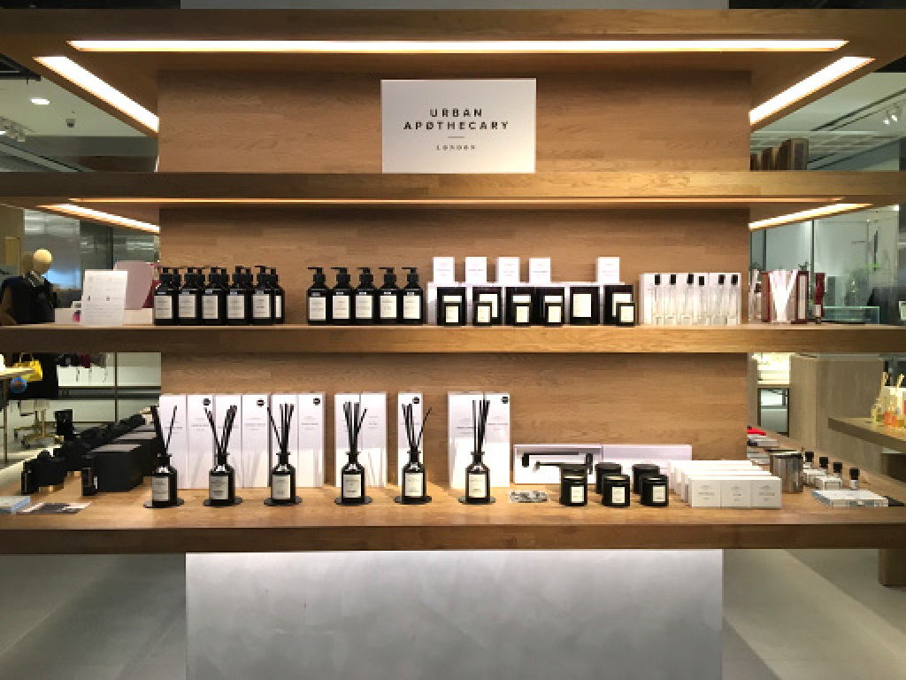 主婦 夫 活躍 ステキ インターナショナル株式会社 新宿伊勢丹店 新宿三丁目駅 のパート アルバイト求人情報 しゅふｊｏｂ No