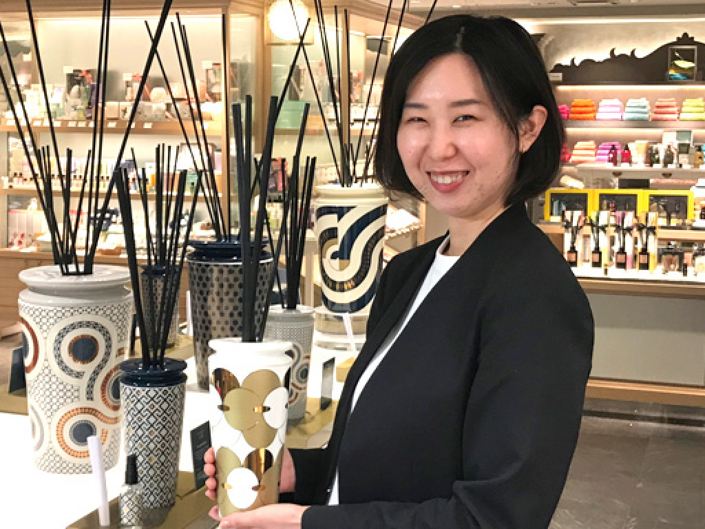 主婦 夫 活躍 ステキ インターナショナル株式会社 新宿伊勢丹店 新宿三丁目駅 のパート アルバイト求人情報 しゅふｊｏｂ No