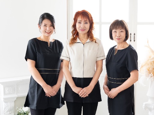 未経験から美のプロへ／充実の研修あり・月収30万円以上も可能