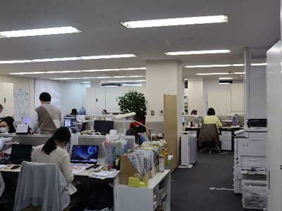 在宅ワークの化粧品・雑貨の卸売企業でのデザイナー