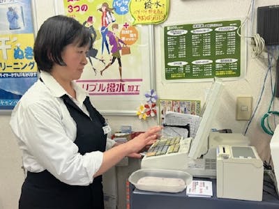 ホリコシクリーニング　コープ東深井店の求人画像