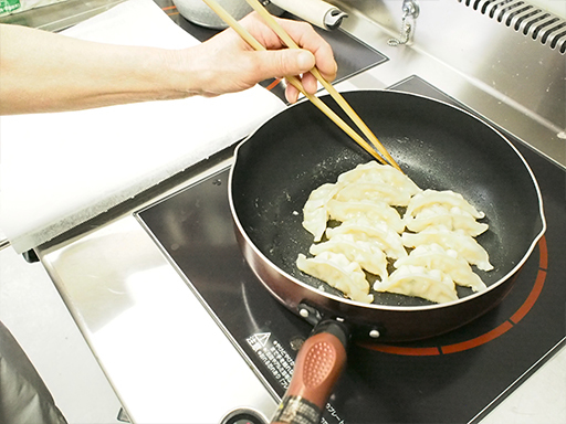 【神戸市】ご家庭の料理経験があれば資格なしOK♪《週2》給食現場...
