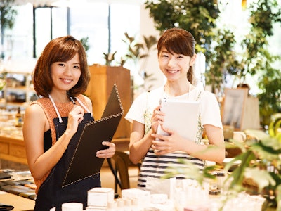 17時まで勤務OKの化粧品売り場の巡回・ラウンダー