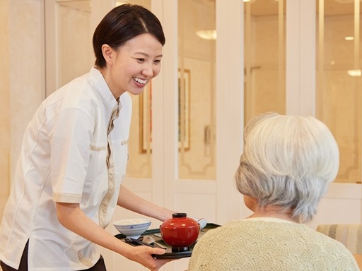 【サービススタッフ】大和証券グループの有料老人ホーム　夕方のスキ...