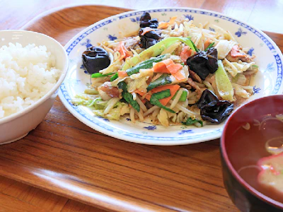 しゅふの働くを応援！

[求人概要]:
【社員食堂の調理補助パート】盛付け・カウンターからの食事提供など★未経験OK！★平日勤務！働きやすい時間帯です！

[職種名]: 社員食堂の調理補助パート（9時から15時）

[勤務地・最寄駅]:
東京都新宿区西新宿1-26-2　新宿野村ビル4F　NEON
西新宿のおしゃれな大手企業社員食堂
西新宿の大手企業（社員食堂）　　　株式会社レパスト（326）　
西新宿駅　徒歩3分/都庁前駅　徒歩4分/新宿西口駅　徒歩4分

[勤務日数]:
週3～5日
09:00～15:00
月／火／水／木／金 などから選べます
長期【3ヶ月以上】
実働5.5時間、休憩30分… 【社員食堂の調理補助パート】盛付け・カウンターからの食事提供など★未経験OK！★平日勤務！働きやすい時間帯です！
