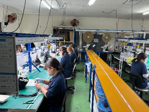 ケーブル製作の世界で新しい一歩を踏み出してみませんか？全員未経験からのスタートなので、何も心配いりません！あなたの手で作るケーブルは、さまざまなシーンで活躍しますよ。"モノづくり"の楽しさを一緒に感じましょう！

【仕事内容】  
簡単な工程を少しずつ覚えていくので、未経験でも安心です。そして、次はハーネス製作へステップアップ。ケーブルを組み合わせて、用途に合わせた形にしていく作業です。部品取り付けも手がけ、実際に動くモノを生み出すお仕事です。最終的には、あなたの技術力で製品を完成させます！

【具体的には】  
- ケーブルをカットし、必要な長さに合わせます。  
- ハーネスの組み立ては… ＜糸島市＞週3～4日　ケーブルを作るお仕事です。全員、未経験からスタートしてます！