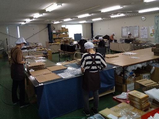 【週3日×5H〜】未経験OK！プラスチック製品の組立梱包・アクリ...