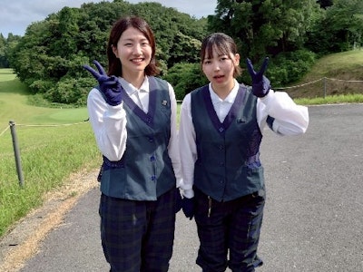 一流ゴルフコースでのキャディ