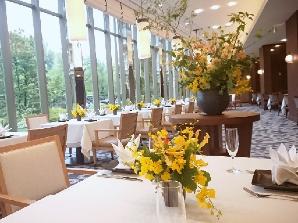 主婦・主夫活躍】テラスダイニング SunCity宝塚 株式会社 主婦・主夫活躍】テラスダイニング SunCity宝塚 株式会社