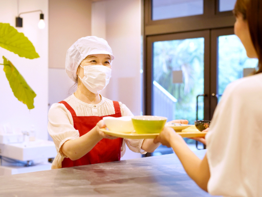 週2日（火・木）★社員食堂の《調理補助スタッフ》★経験＆ブランク...