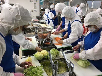 韮崎市立甘利小学校/学校給食の調理補助スタッフ(ロング)/株式会社ジーエスエフKM4755の求人画像