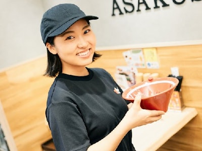 人気ラーメン店のランチ帯オープニングスタッフ