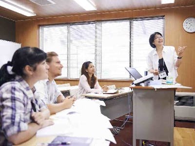 日本語学校の講師