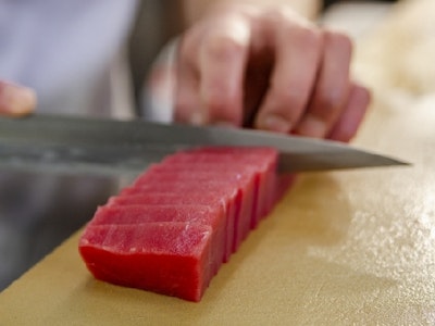 週4日～の食品スーパーで魚の切身加工・盛付・製造のお仕事