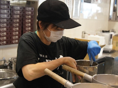 15時まで勤務OKの人気蕎麦チェーン店のスタッフ