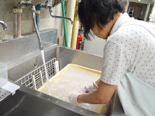 1日4時間・週3日～！厨房での食器や調理器具の洗浄業務！経験がな...