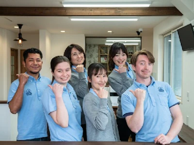 英会話教室の受付スタッフ（土日を含むシフト）