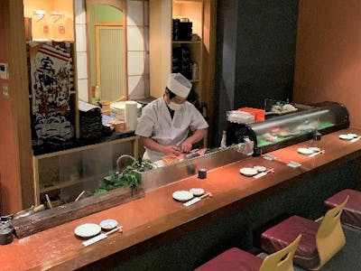 主婦(夫)歓迎の隠れ家寿司店のホール・キッチンスタッフ