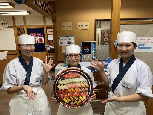 ＜バイトデビュー大歓迎！＞回転寿司ホールスタッフ☆未経験さん・久...