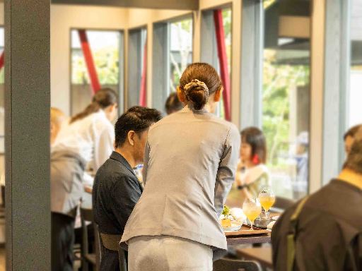 河口湖のフレンチカフェでホールスタッフ◎7～9時は時給1250円...