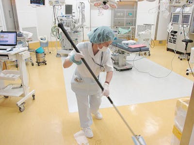 主婦(夫)が活躍中の愛知医科大学病院でのオペ室清掃業務