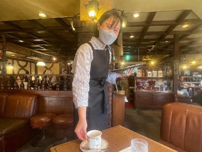 昭和レトロなカフェのホールキッチン