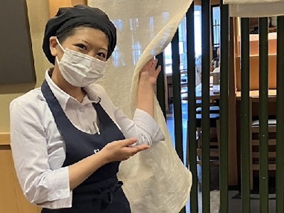 カジュアル天ぷら専門店のホールスタッフ