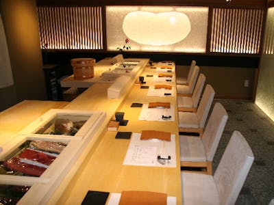 週2日～の高級業態の寿司店でのホールスタッフ