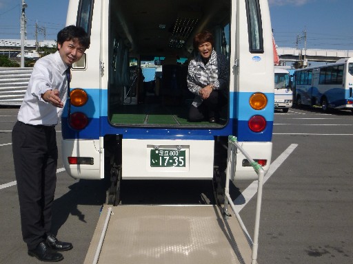 ◆バス添乗員さん◆入社9割が未経験！【東京都葛飾区】平日のみ勤務...