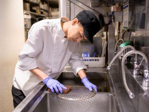 【週2日～×5h～・シフト自由】人気焼肉店の《洗い場スタッフ》を...