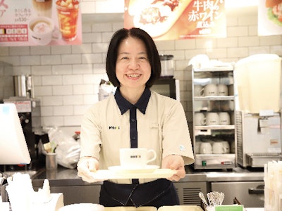 カフェスタッフ