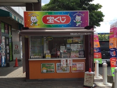 宝くじ売場の窓口スタッフ